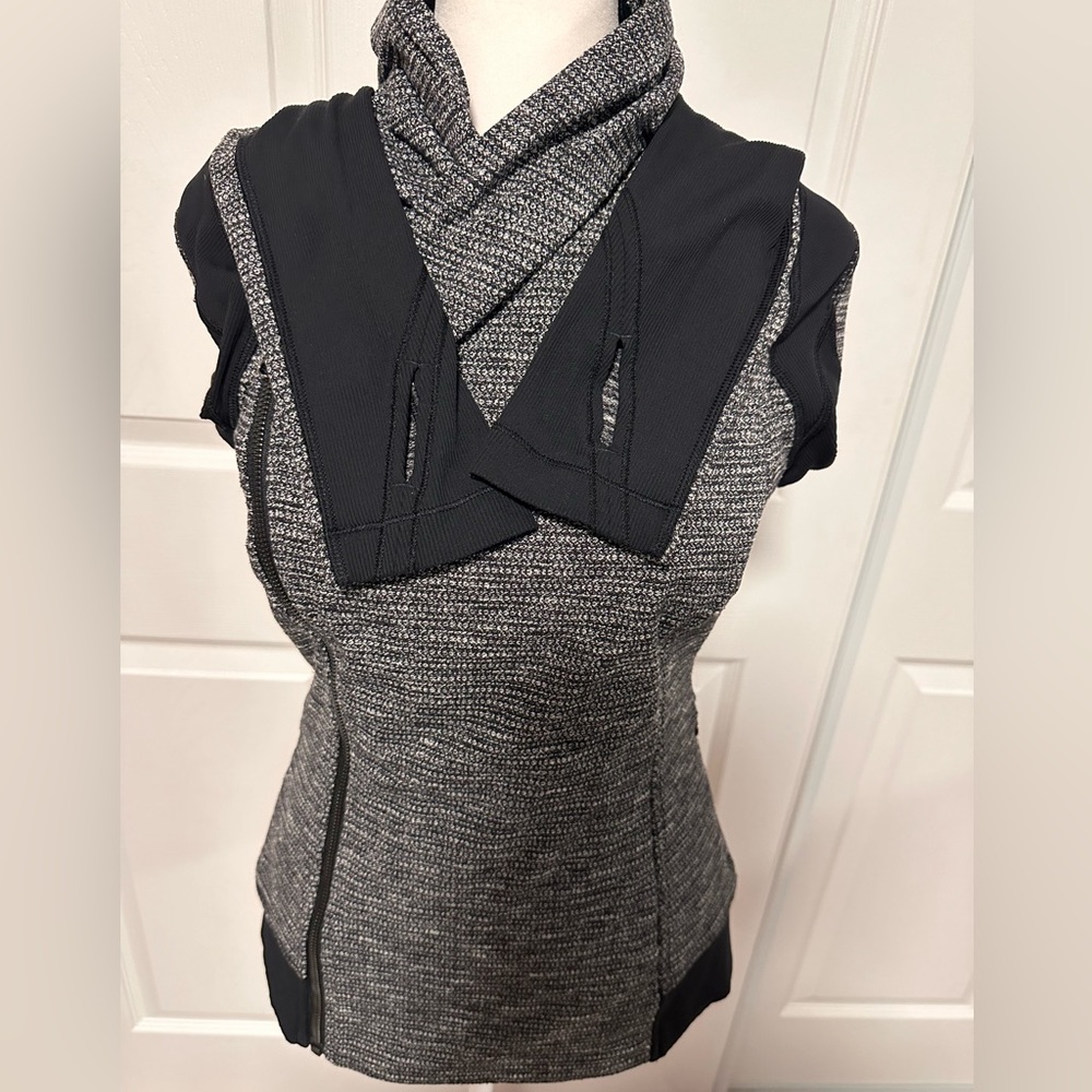 Lululemon Bhakti Yoga Jacket in Coco Pique Black / Black, size 6 - Picture 10 of 13